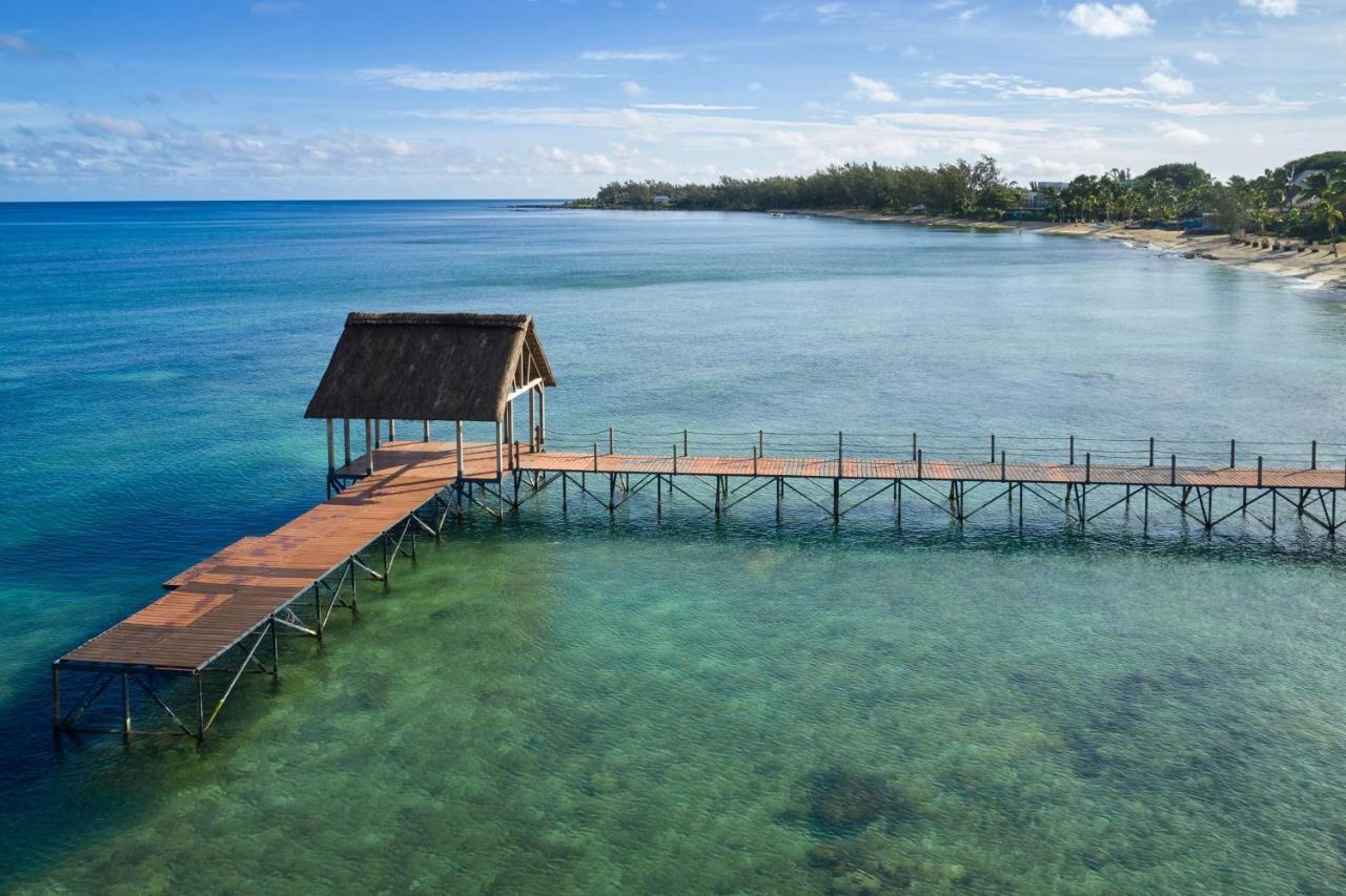 فندق لو ميريديان إلموريس بوينتي أو بيتشيز المظهر الخارجي الصورة The jetty at the resort