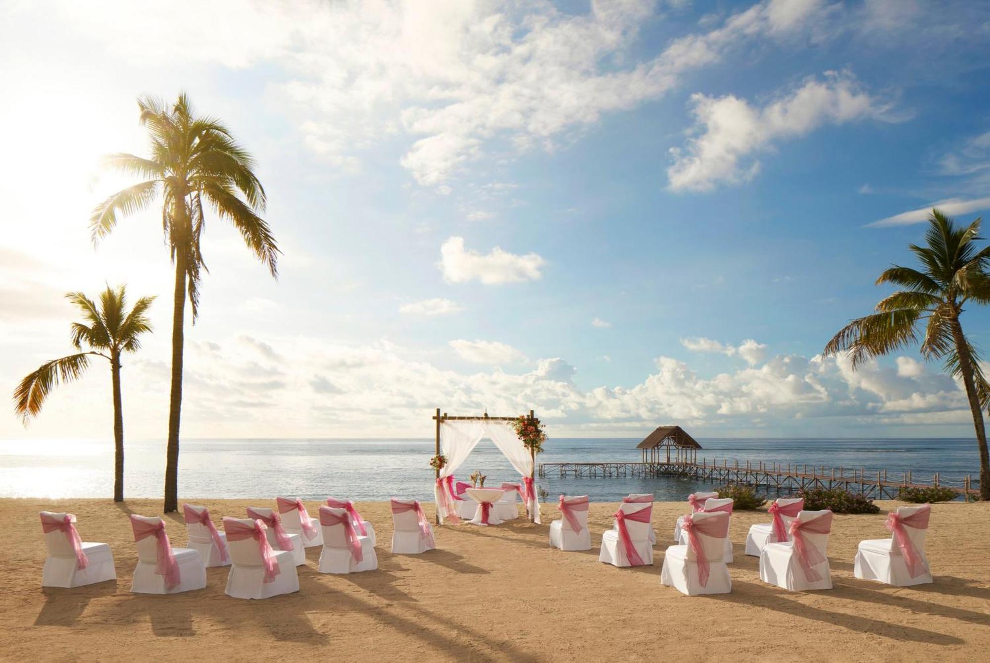 فندق لو ميريديان إلموريس بوينتي أو بيتشيز المظهر الخارجي الصورة Beach wedding