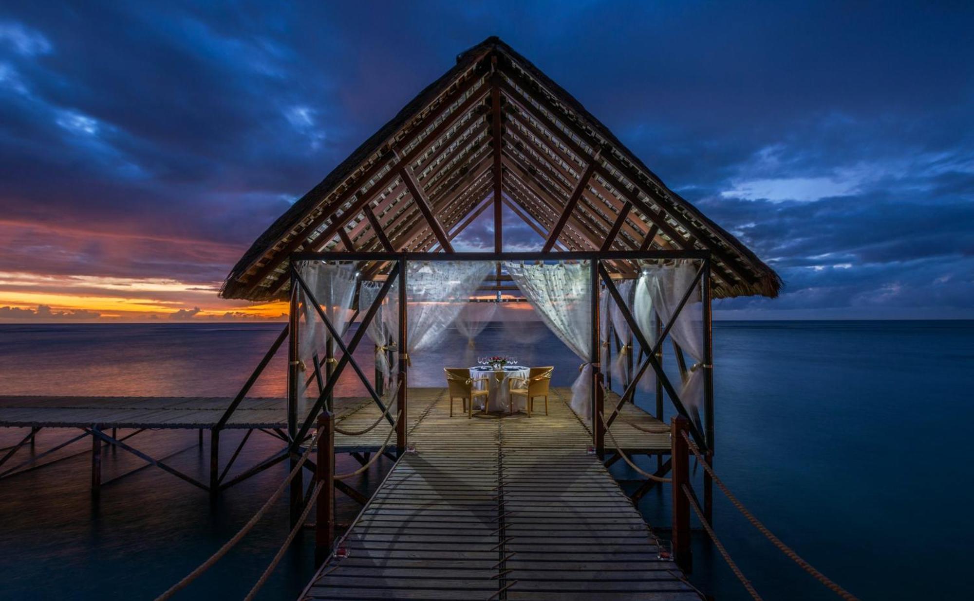فندق لو ميريديان إلموريس بوينتي أو بيتشيز المظهر الخارجي الصورة Sunset at the resort
